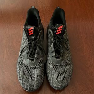 Excellent used condition Adidas Bounce - men’s size 13